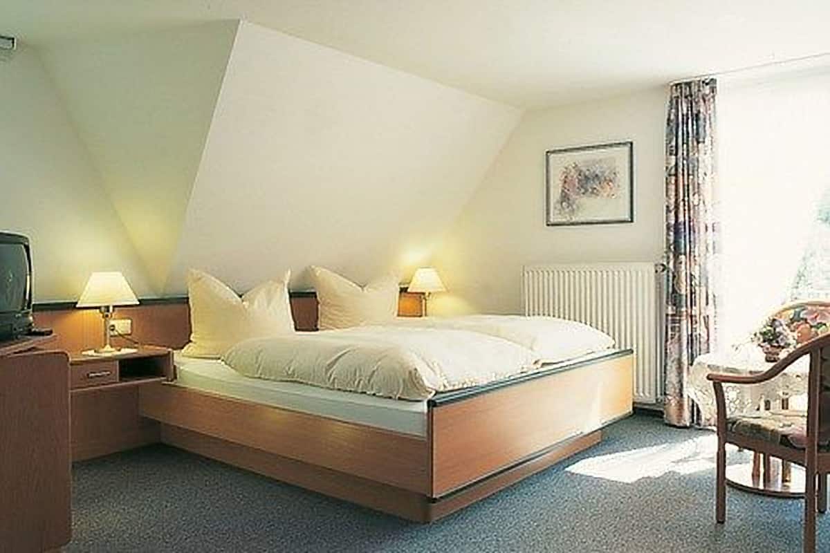 Double Room (Guest house Double Room ) | Desk, cribs/infant beds, rollaway beds, free WiFi