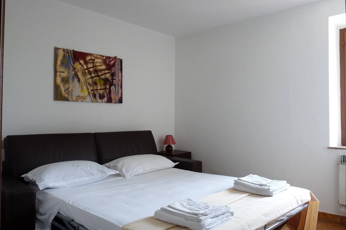 1 Schlafzimmer, hochwertige Bettwaren, Zimmersafe, Schreibtisch