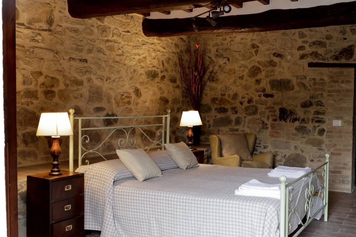 1 Schlafzimmer, hochwertige Bettwaren, Zimmersafe, Schreibtisch