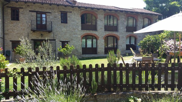 Front of property - La Luna Buona (Vesime)