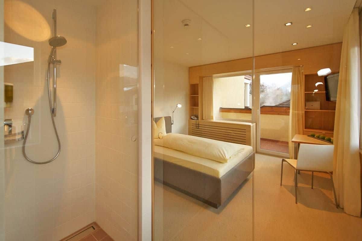 Singola Comfort, 1 camera da letto | Una cassaforte in camera, una scrivania, tende oscuranti
