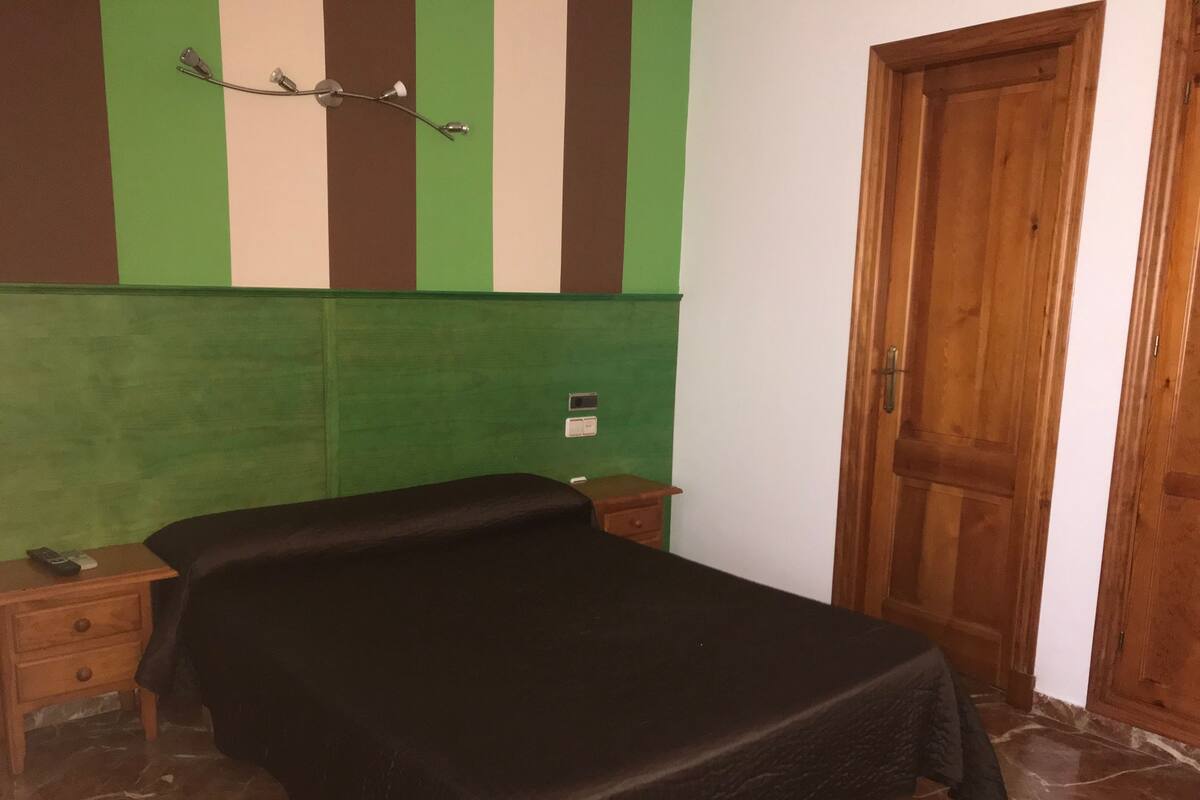 Habitación doble | Escritorio, sistema de insonorización, cunas gratuitas