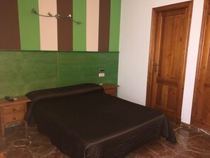 Habitación doble | Escritorio, sistema de insonorización, cunas gratuitas