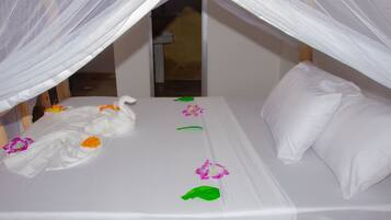 Brankas, meja kerja, setrika/meja setrika, dan Wi-Fi gratis