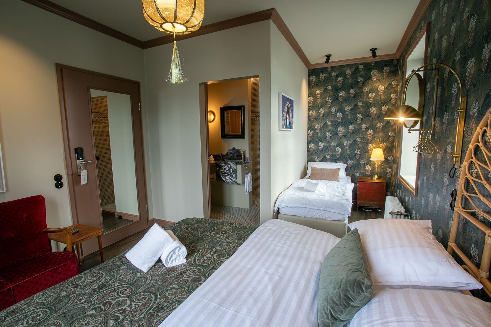 디럭스 트리플룸 | 암막 커튼, 다리미/다리미판, 무료 WiFi, 침대 시트