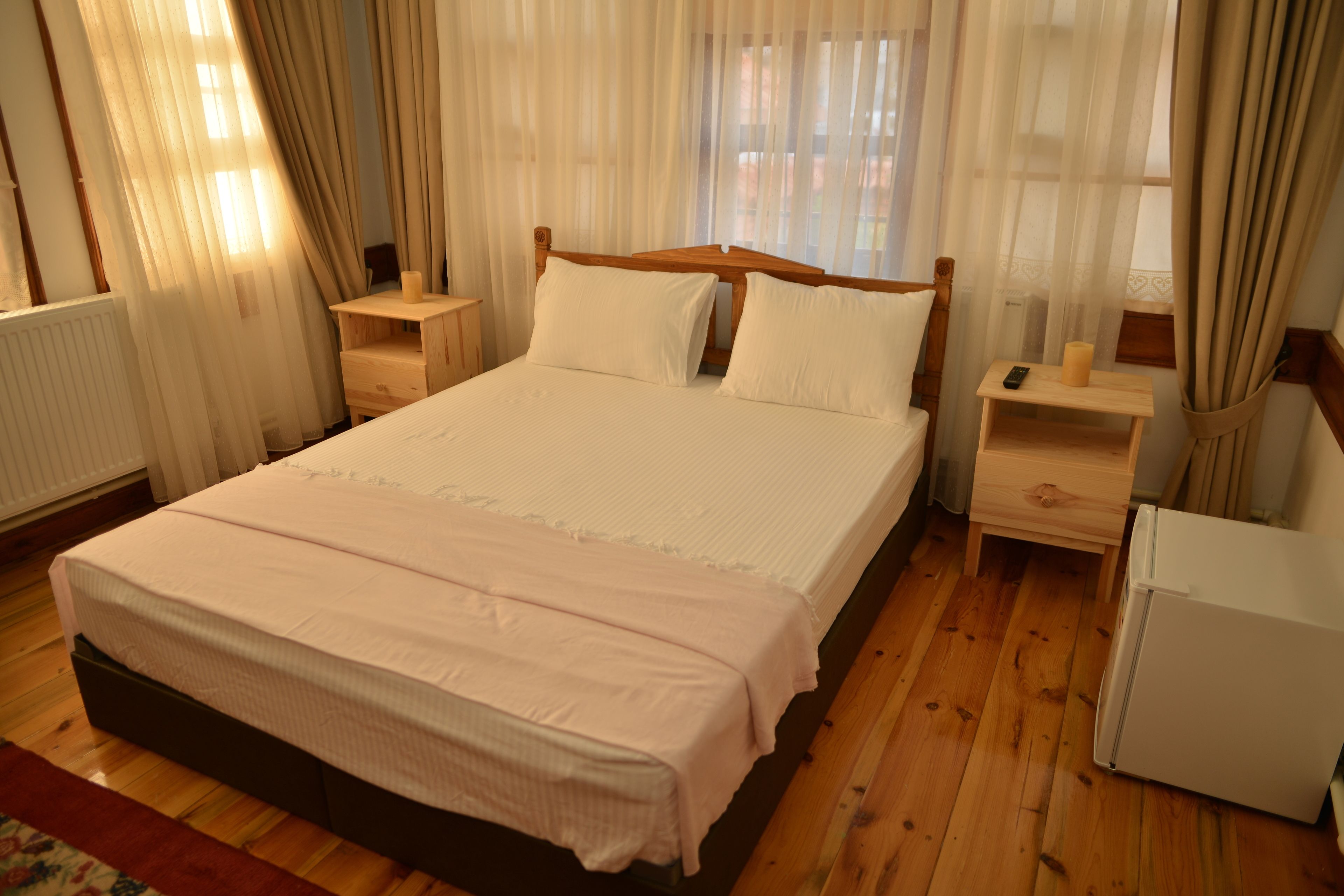 deluxe double room, non smoking | free minibar, desk, free wifi