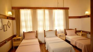 Standard Triple Room | Free minibar, desk, free WiFi