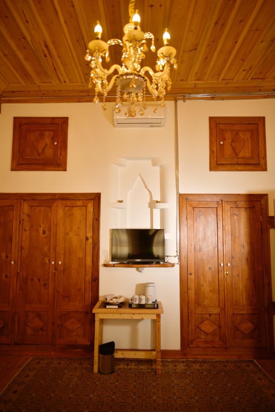 luxury triple room | free minibar, desk, free wifi