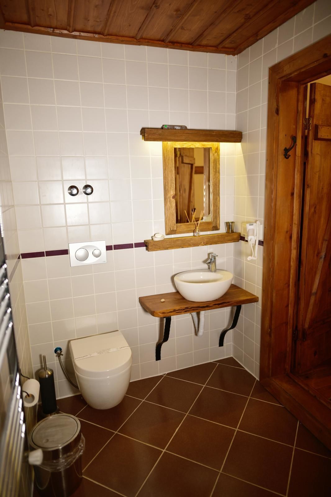 free minibar, desk, free wifi