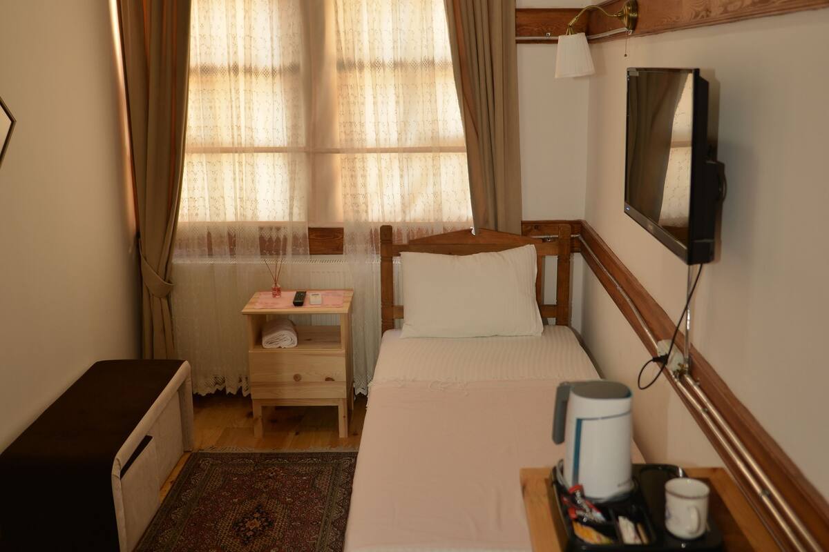 Deluxe Single Room | Minibar (free items), desk, WiFi (free)