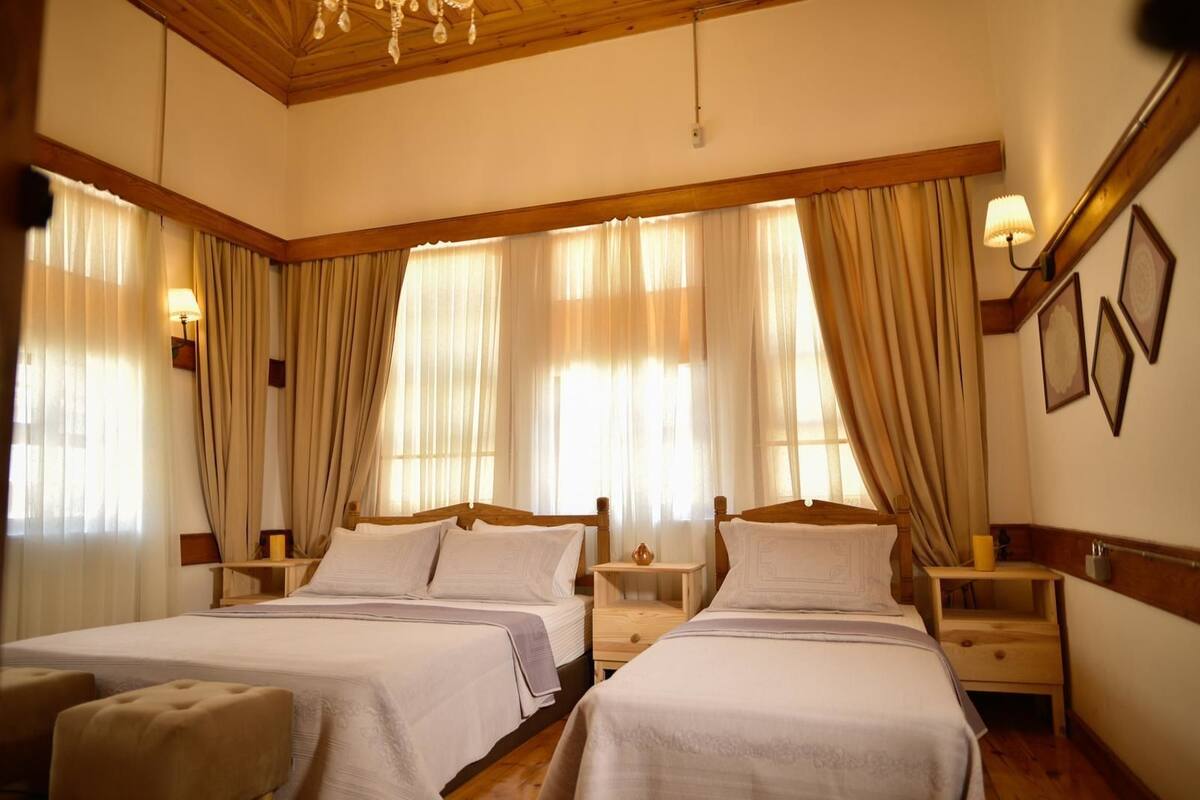 Luxury Triple Room | Minibar (free items), desk, WiFi (free)