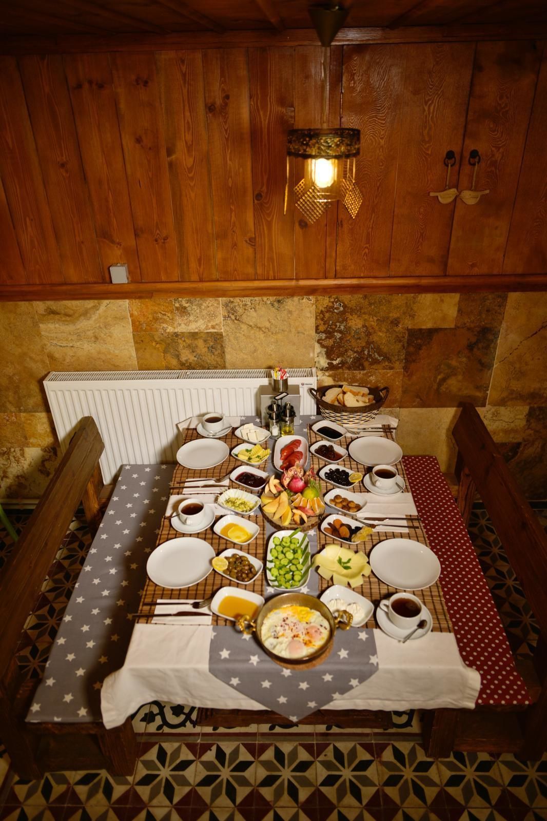 free daily full breakfast