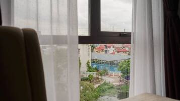 Studio | 1 bedroom, minibar, desk, laptop workspace