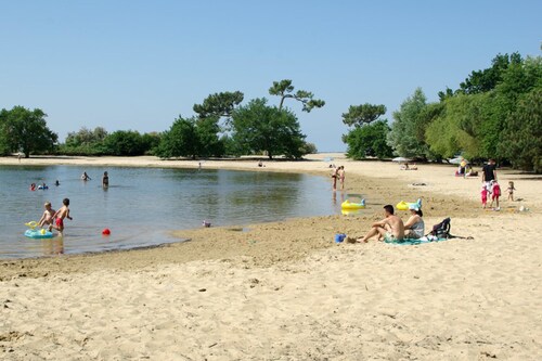 Mobilhome en bord de bassin à Arès