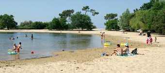 Mobilhome en bord de bassin à Arès