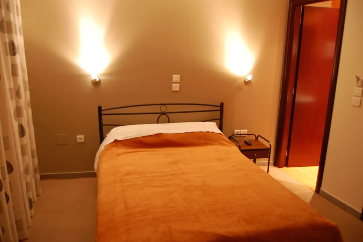 Kamar Single, pemandangan laut | Brankas, setrika/meja setrika, Wi-Fi gratis, dan seprai linen