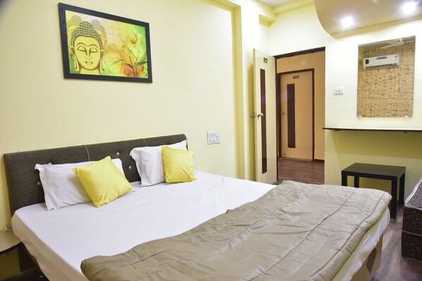 Standard AC Room	 | 1 bedroom, premium bedding, Select Comfort beds, desk