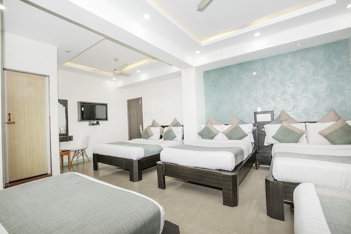 Premium bedding, down comforters, pillowtop beds, in-room safe