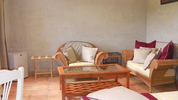 Tweepersoonskamer | Woonruimte | Flatscreentelevisie