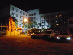 ด้านหน้าที่พัก