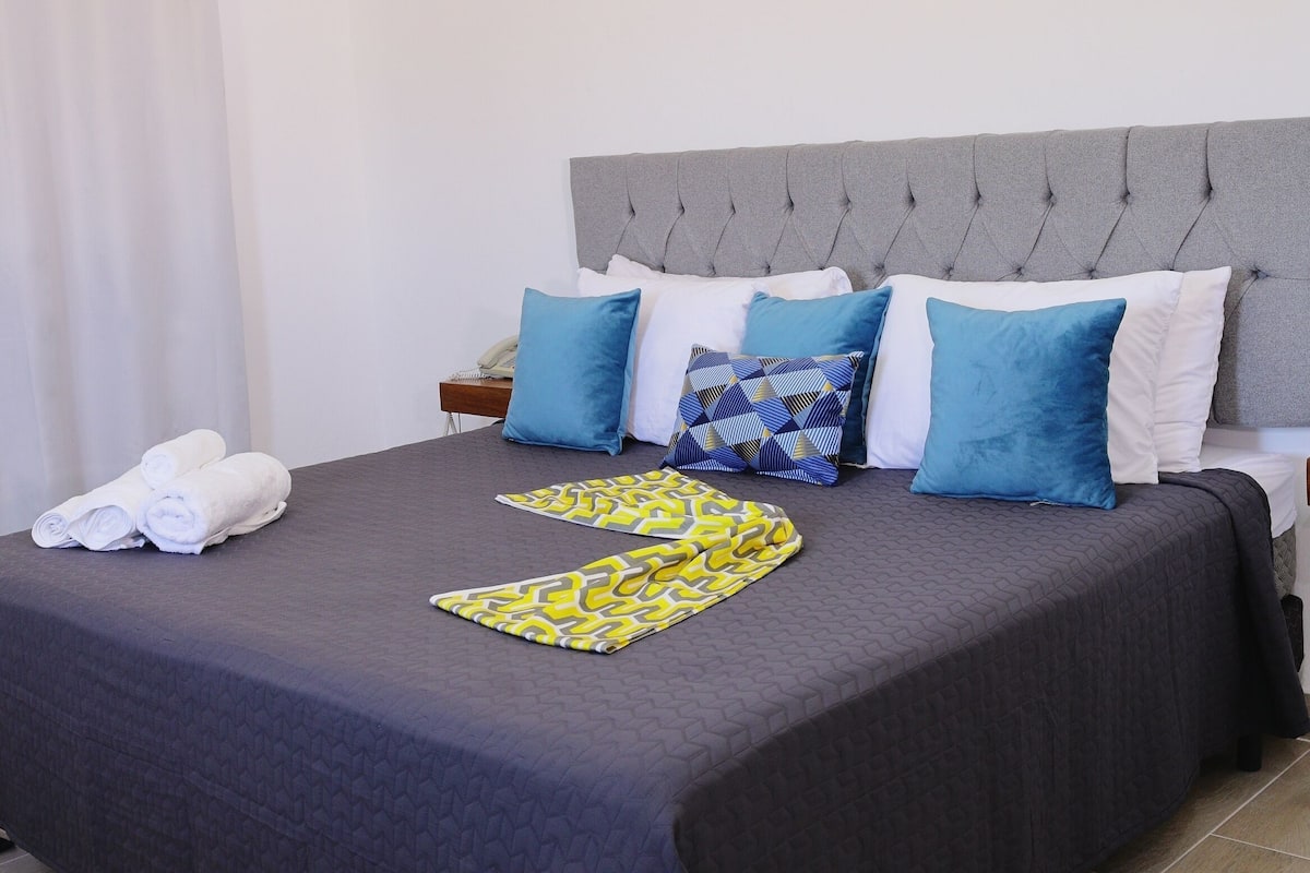 Minibar, in-room safe, iron/ironing board (on request), WiFi (free)