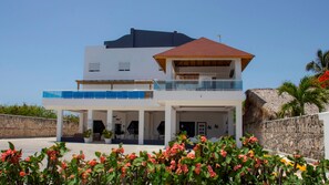 Front of property - Hotel Capriccio Mare y Restaurante (Punta Cana)