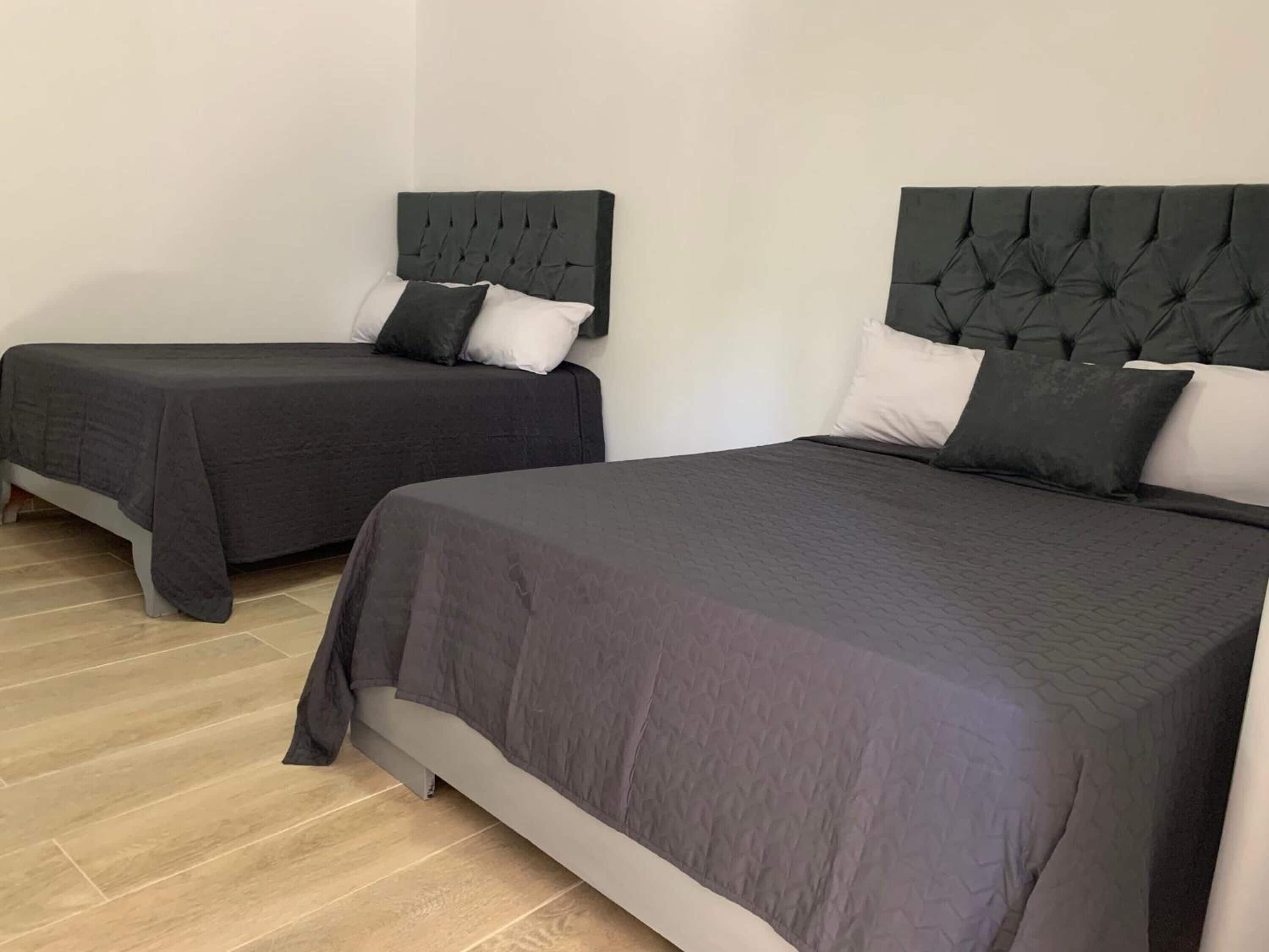 Frigobar, cofres nos quartos, individualmente mobiliados