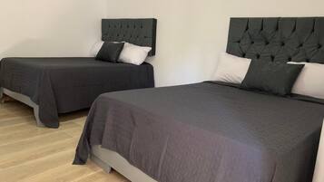 Frigobar, cofres nos quartos, individualmente mobiliados
