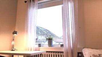 مكواة/لوح كي وأسرّة أطفال/رضّع (مجانًا) وواي فاي مجانًا وملاءات أسرّة