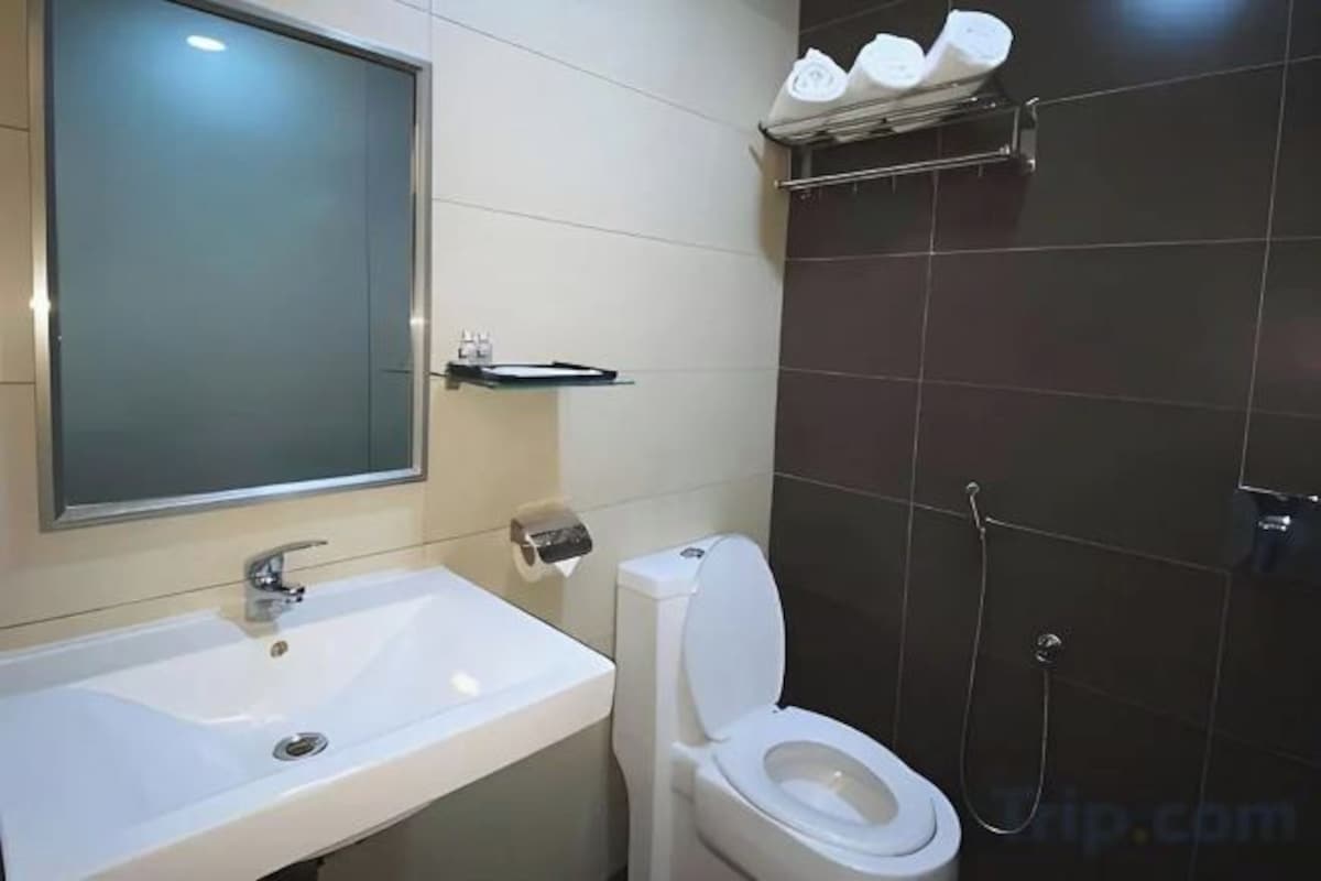 Bathroom | Shower, rainfall showerhead
