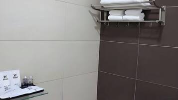 Superior Twin Room | Bilik Mandi | Pancuran mandi, hulu semburan mandi hujan