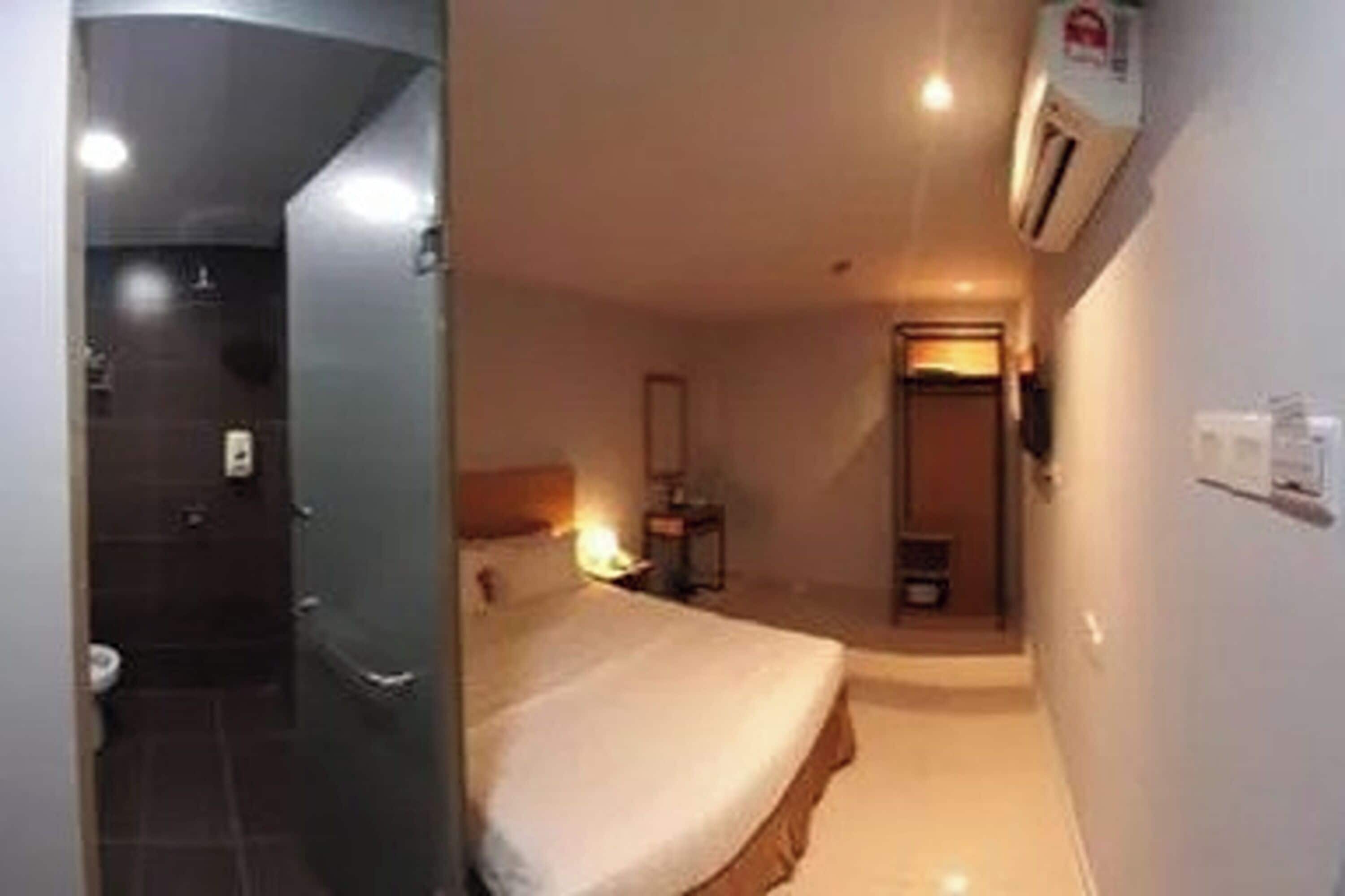 Superior Queen Room, No Window | 1 kamar tidur, meja kerja, dan seprai linen