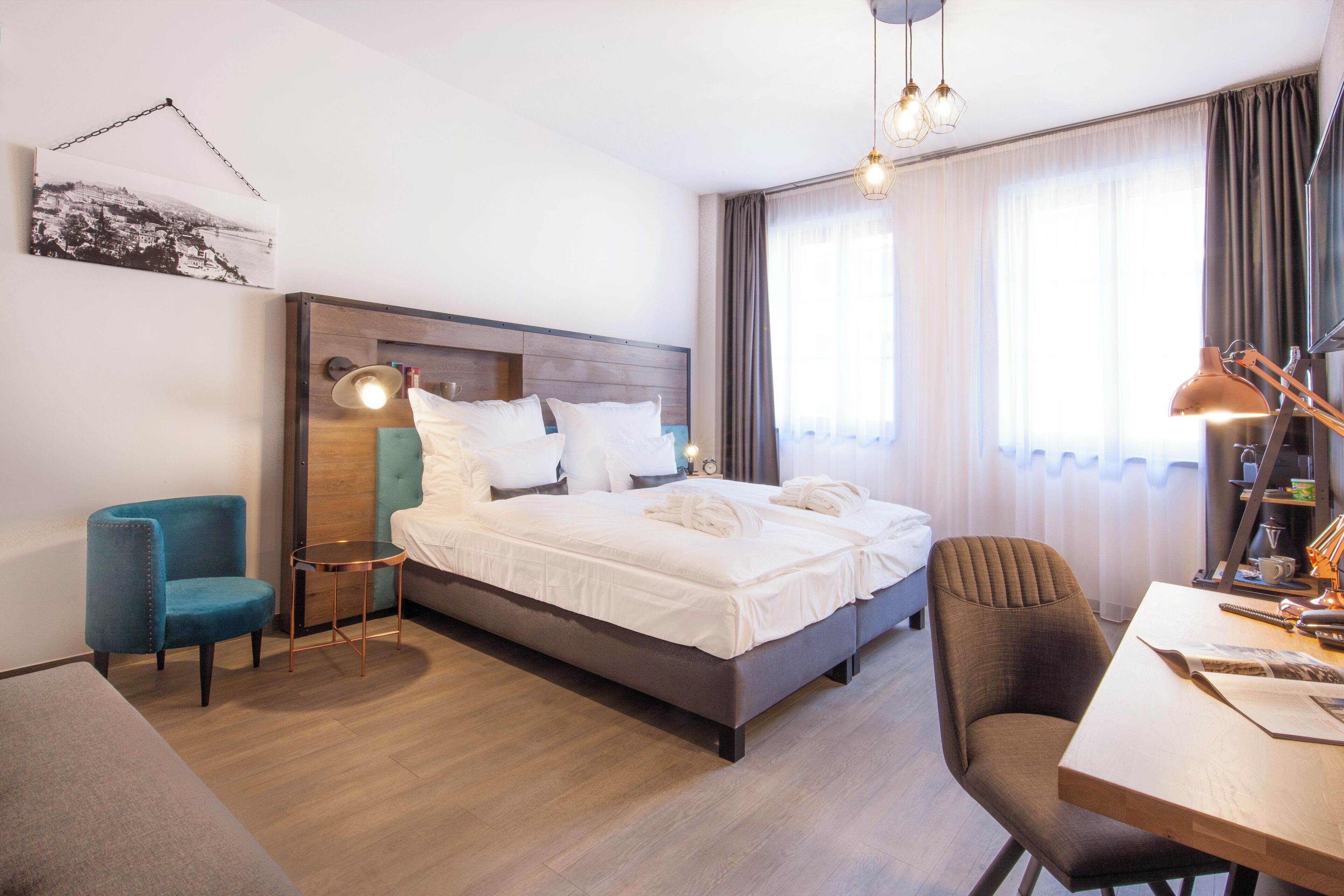 Hypo-allergenic bedding, minibar, in-room safe, desk