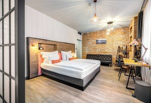 Executive Triple Room, Bathtub | Hypo-allergenic bedding, minibar, in-room safe, desk - Hotel Memories OldTown (Budapest)
