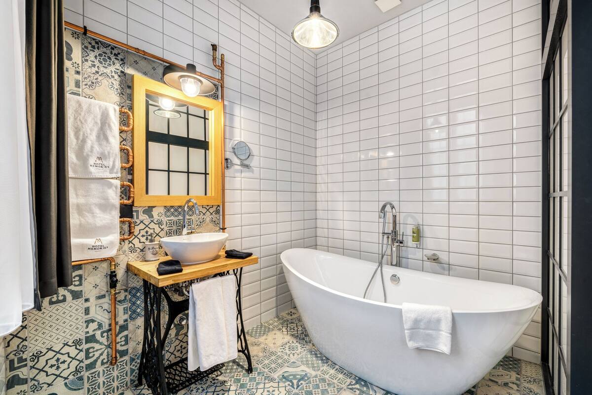 executive triple room, bathtub | bathroom | shower, rainfall showerhead, free toiletries, hair dryer