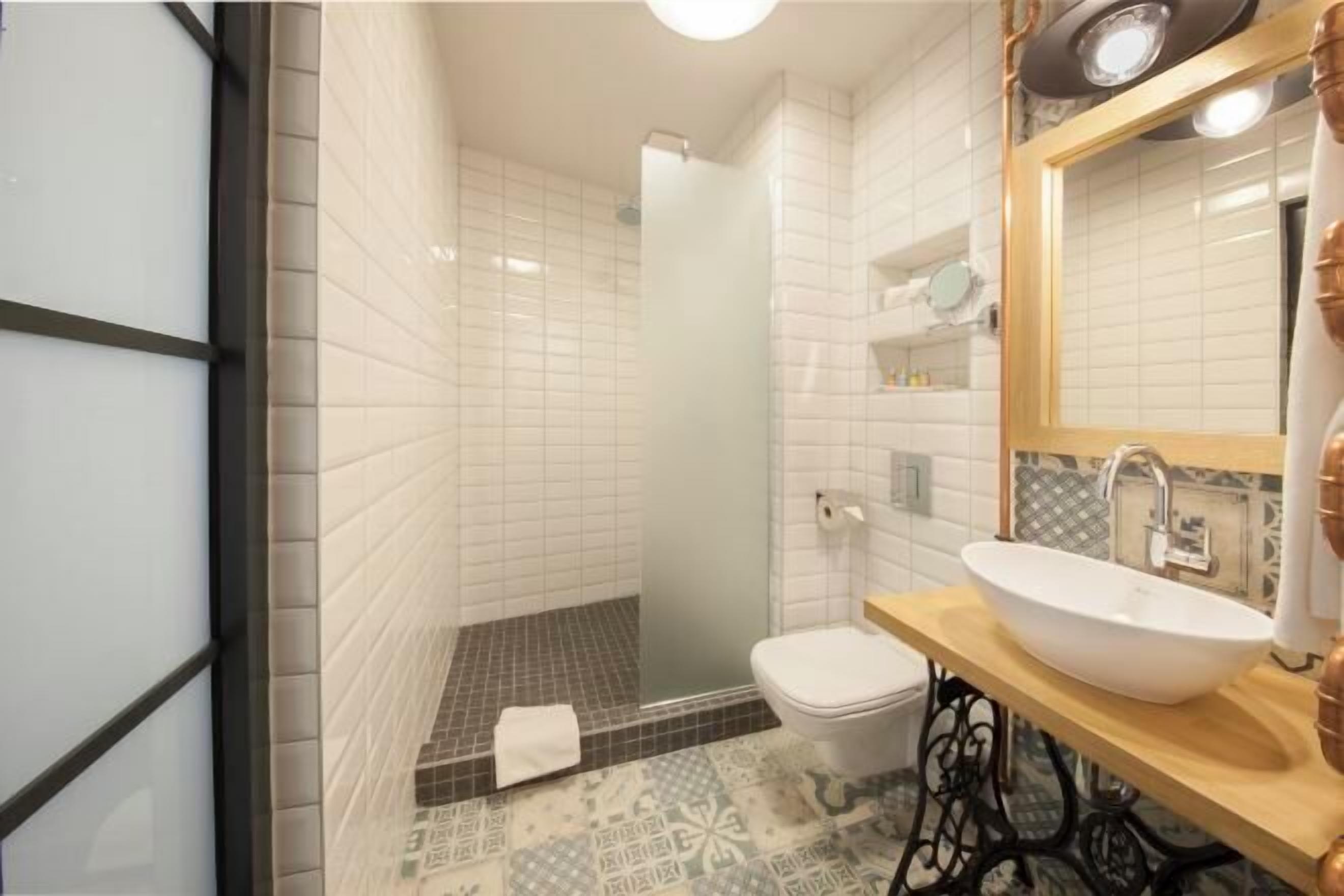Bathroom | Shower, rainfall showerhead, free toiletries, hair dryer