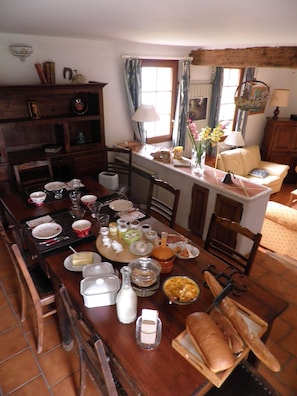 Free daily continental breakfast