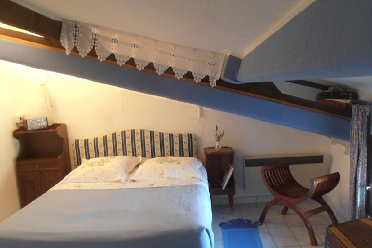 Perhesviitti (Lavandes) | Yksilöllisesti sisustettu, yksilöllisesti kalustettu, pimennysverhot