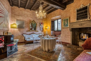 Superior suite | 1 slaapkamer, een gratis minibar, individueel gedecoreerd