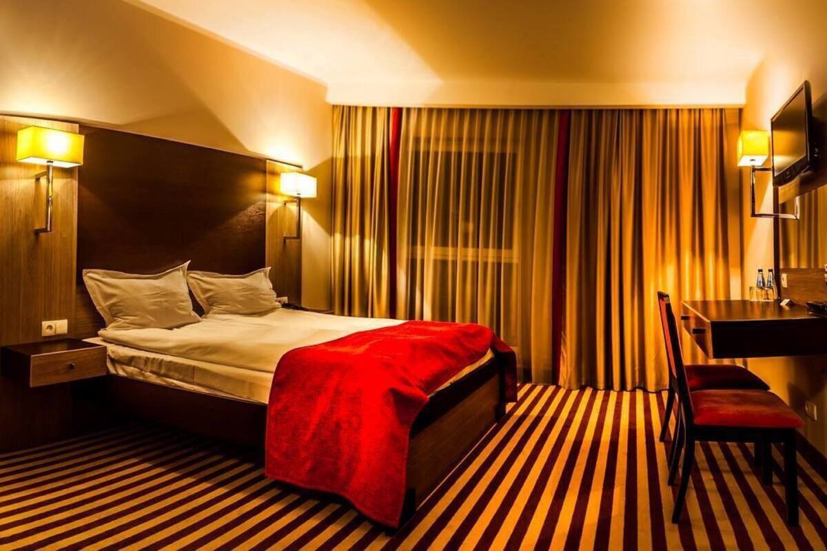 Doppelzimmer | Schreibtisch, Verdunkelungsvorhänge, Bügeleisen/Bügelbrett