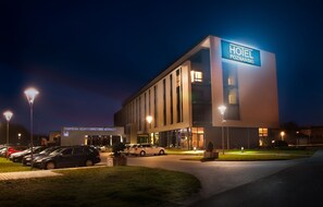 Fachada del alojamiento - Noche