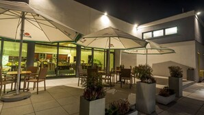 Terrace/patio - Hotel Poznanski (Lubon)