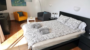 3 bedrooms, in-room safe, free WiFi, bed sheets