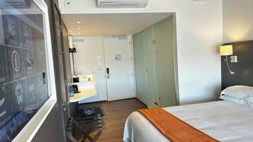 Standard Room, 1 King Bed | In-room safe, blackout drapes, iron/ironing board (on request)