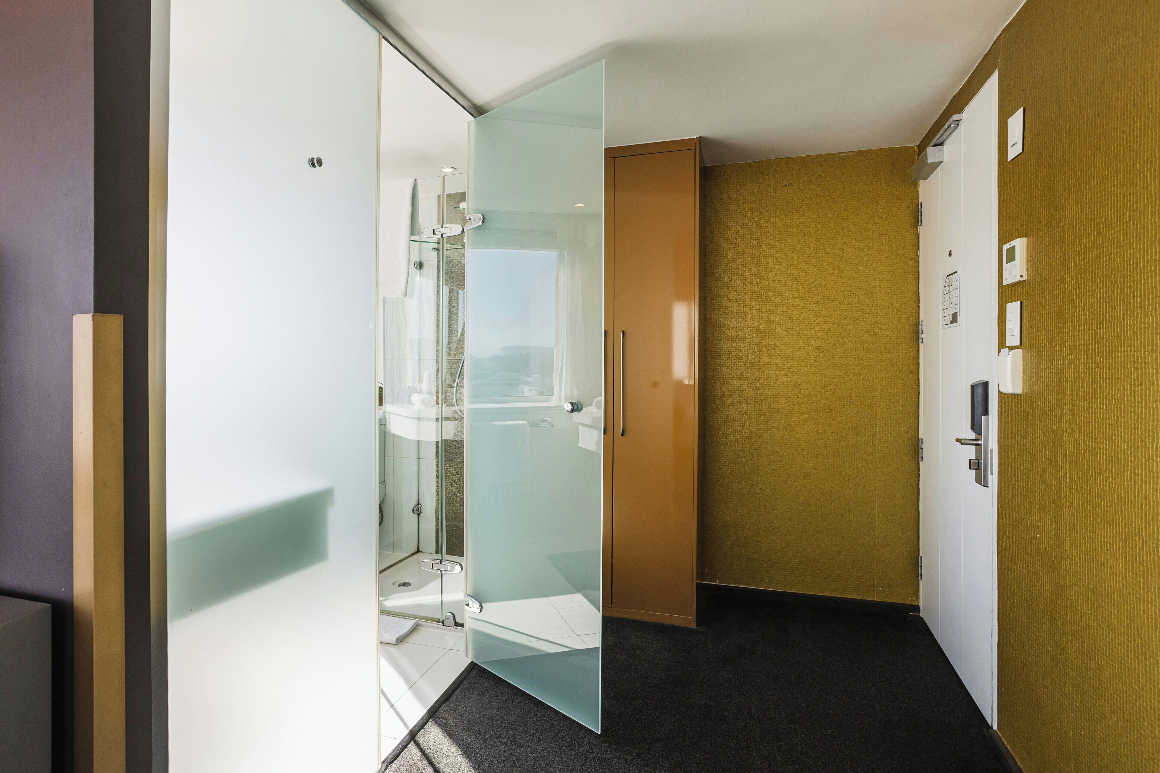 Suite | Caja fuerte, cortinas opacas, tabla de planchar con plancha