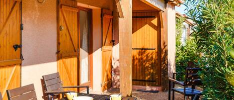 屋外ダイニングエリア