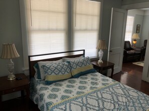2 bedrooms, iron/ironing board, free WiFi, bed sheets - Mississippi Blues & Beach Cottage - Perfectly Located in Gulfport! (Gulfport)