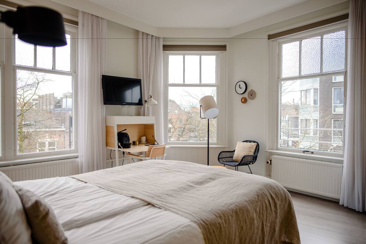 Standard Double Room | In-room safe, iron/ironing board, free WiFi, bed sheets