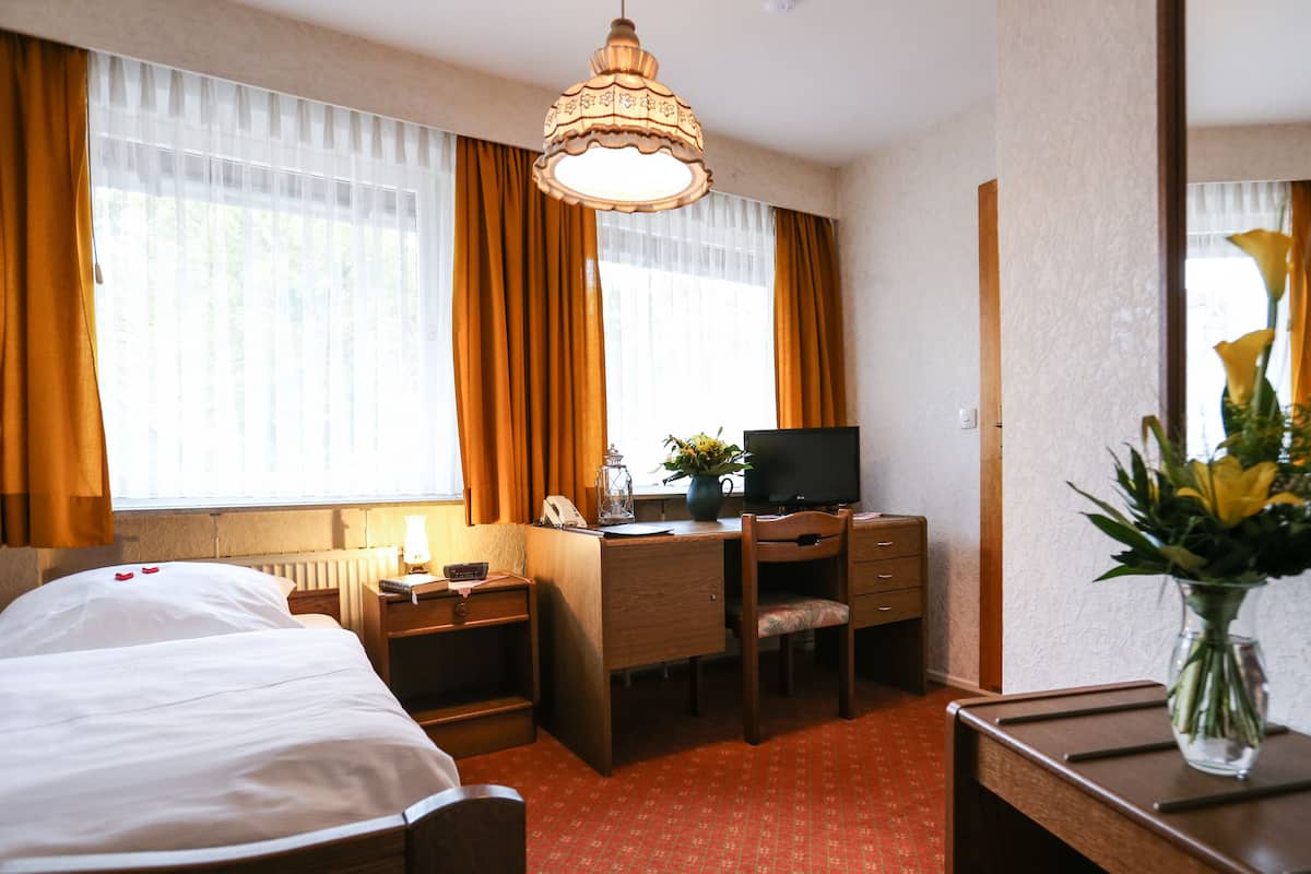 Chambre Simple, salle de bains attenante