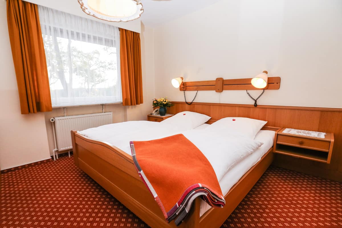 Chambre Double, salle de bains attenante